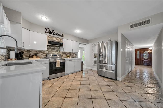 Building Photo - 6401 Glenmoor Dr