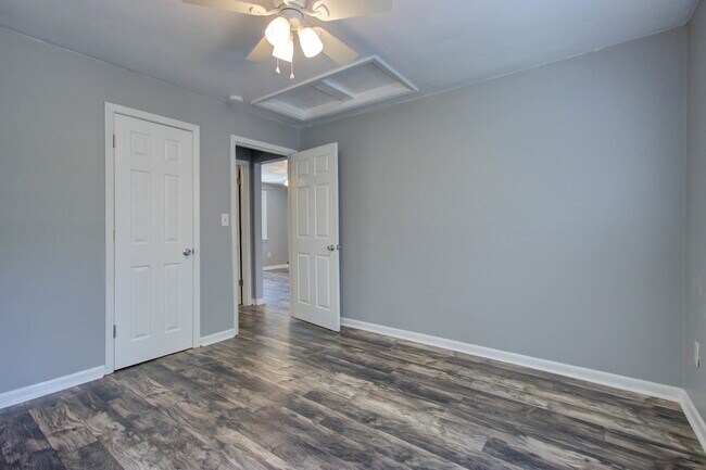 Building Photo - 1833 Orangeburg St