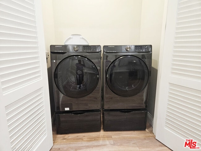 Building Photo - 944 S Serrano Ave