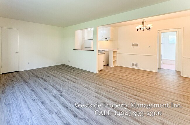 Building Photo - 145 N La Peer Dr