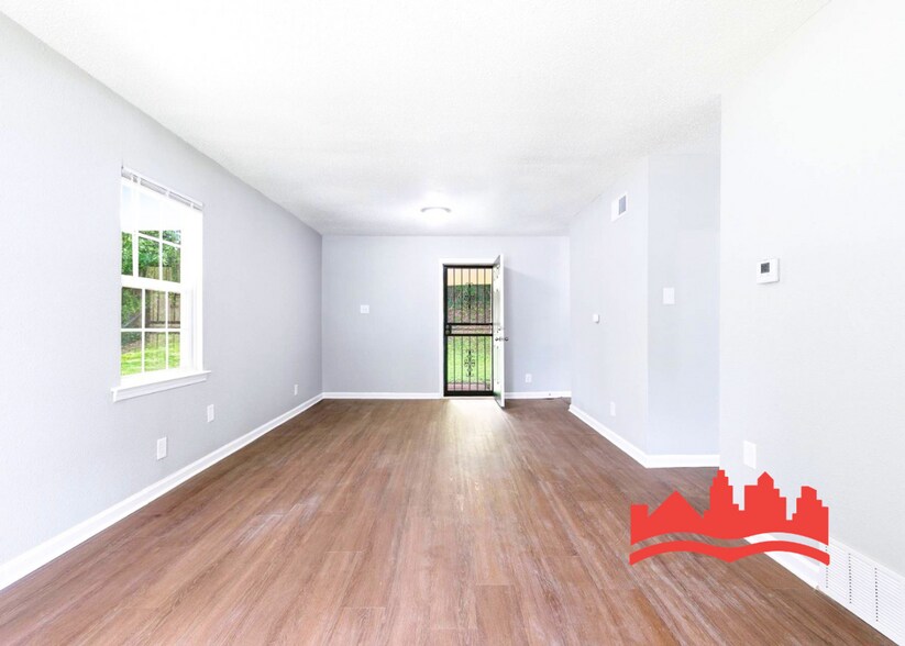 Building Photo - 2348 Millbrook Ave