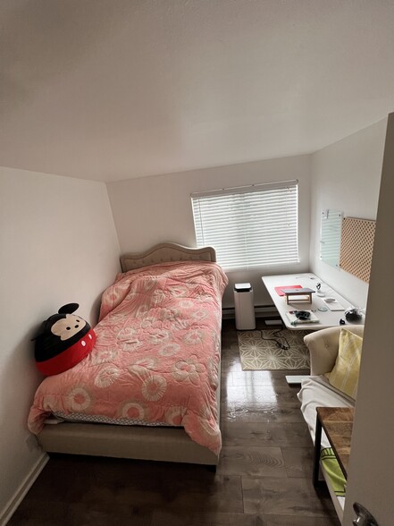 bedroom 1 - 15415 35th Ave W