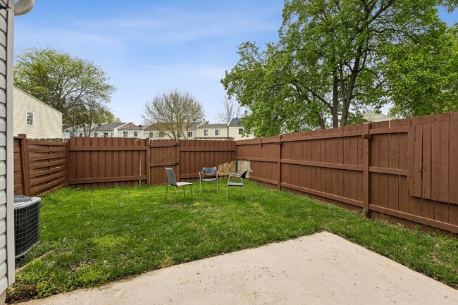 Building Photo - Beautifully remodeled two-level townhouse located in the desirable Irongate Community,