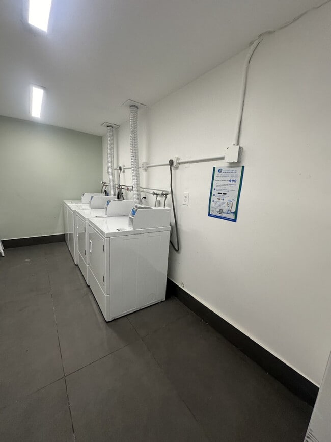 Building Photo - 1401 SE 15th St