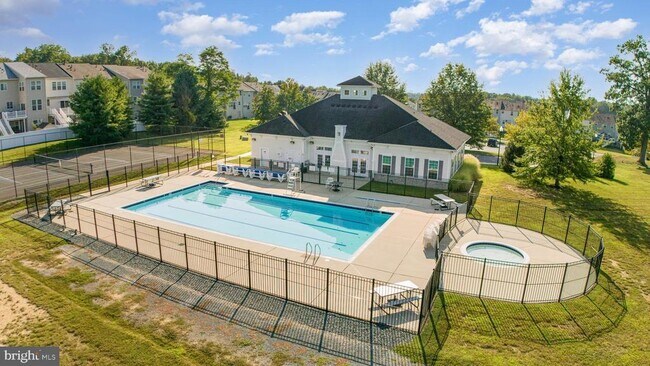 Building Photo - 1650 Mohegan Dr