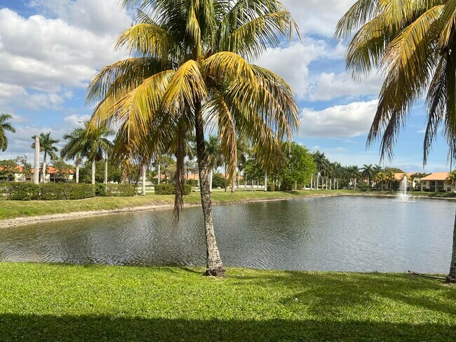 Building Photo - 1453 Lake Crystal Dr