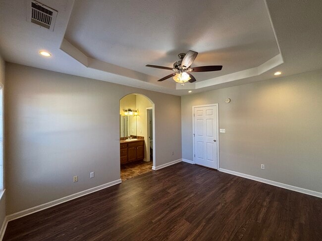 Building Photo - 152 Brighton Village Loop
