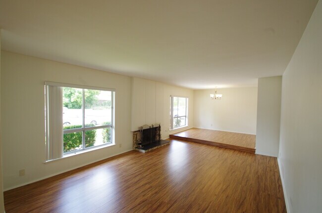 Building Photo - 1072 Hendrix Ave