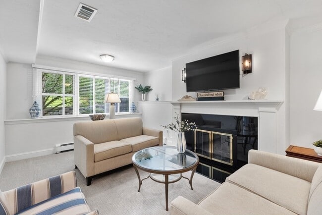 Building Photo - 84 Walpole St