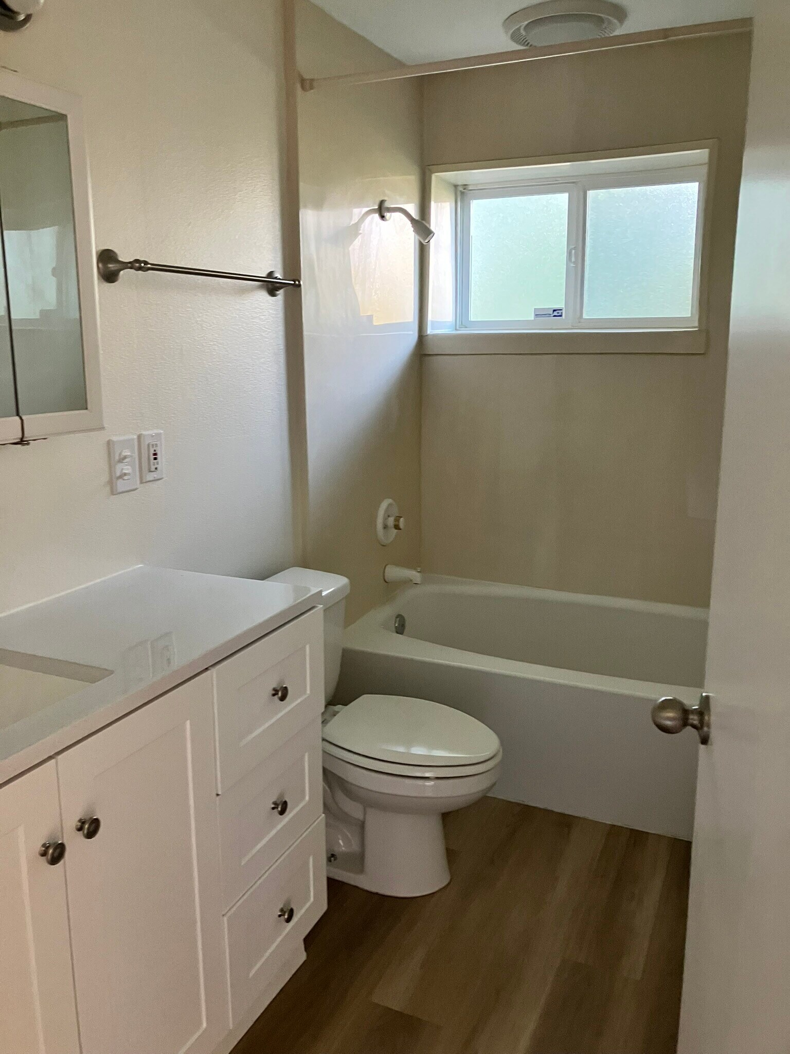 Remodeled bathroom - 3022 SW 12th Ave