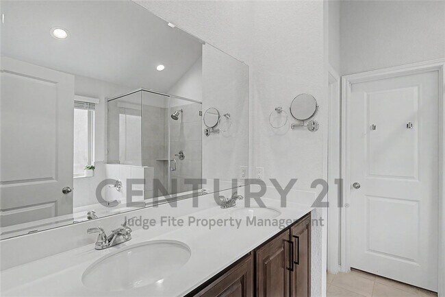 Building Photo - 1825 Agarito Dr