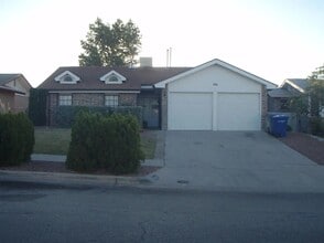 Building Photo - 746 Martha Gale Dr