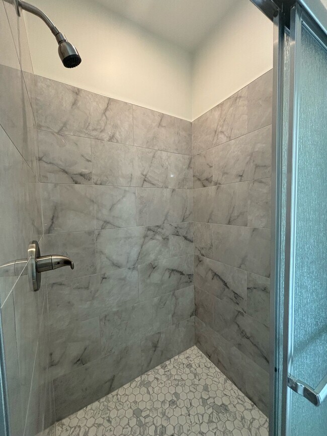 Building Photo - 645 Glensford Dr