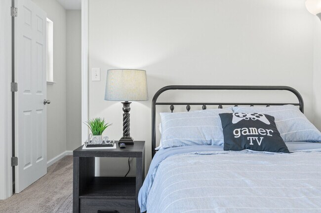 Building Photo - 4007 Woodview Dr