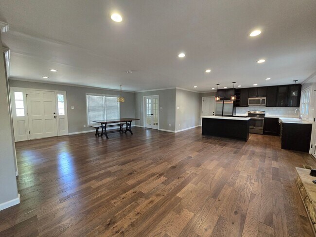 Building Photo - 3456 Regiment Dr