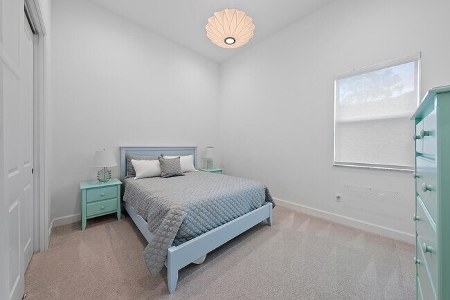 Building Photo - 8270 SE Pennock Trail