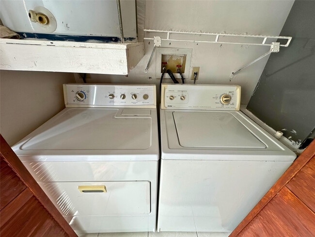 Building Photo - 2410 SW 87th Terrace