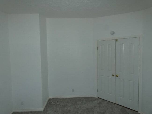 Building Photo - APPLICATION PENDING **Country Living**