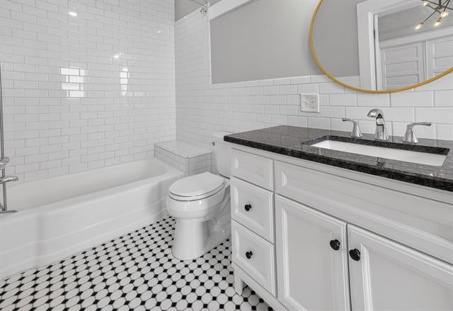 Building Photo - 1630 Mistletoe Blvd