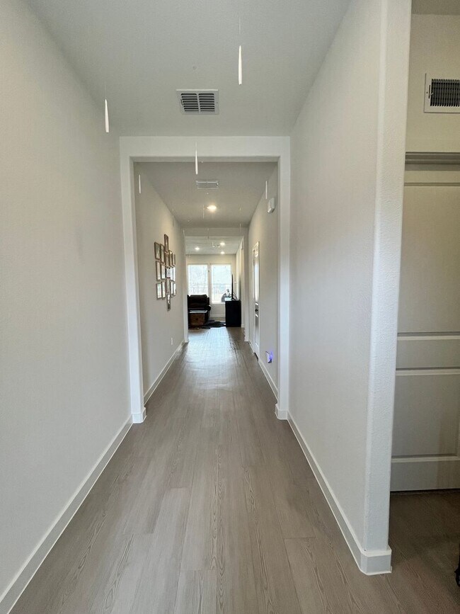 Building Photo - Beautiful Newer 3-2-2 with WOW Yard! May 2026 Move-in!