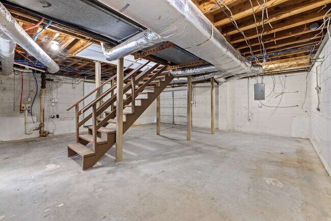 Building Photo - 1321 5 Mile Rd