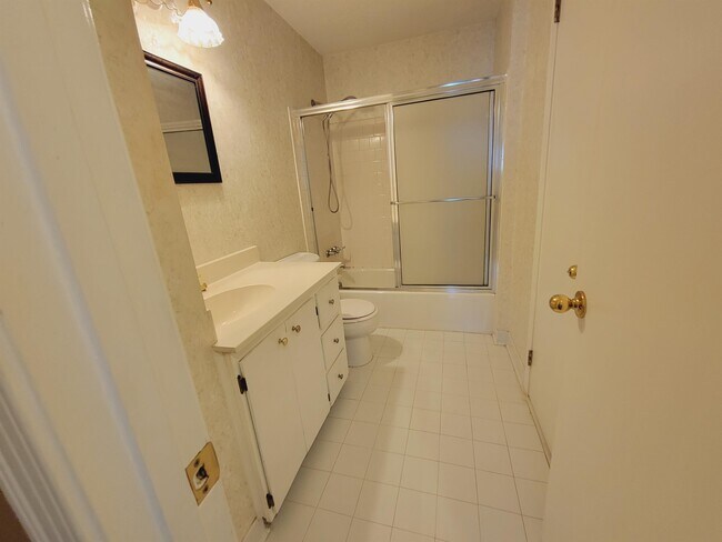 Building Photo - 517 Saddlewood Ln