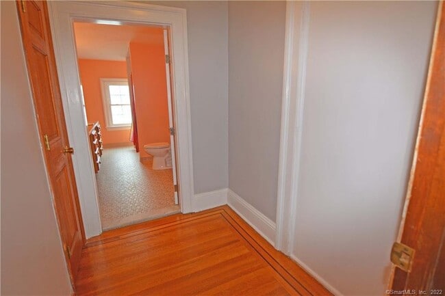 Building Photo - 405 Maple Ave