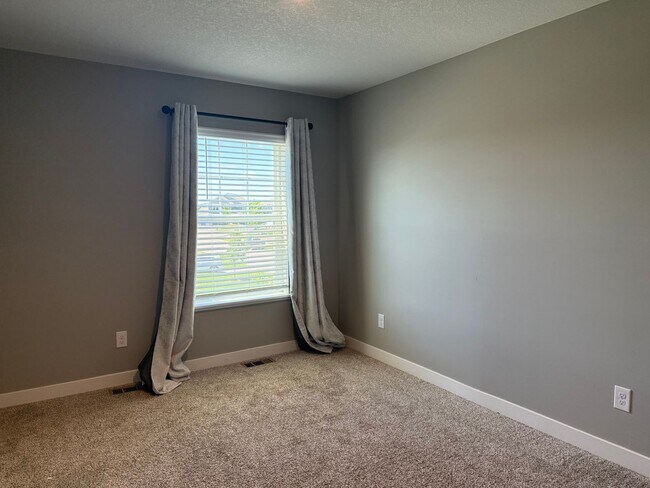 Building Photo - Comfort & Space Await in This Stunning 4BR Dayton Home