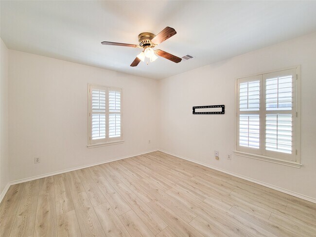 Building Photo - 75 Dennis St