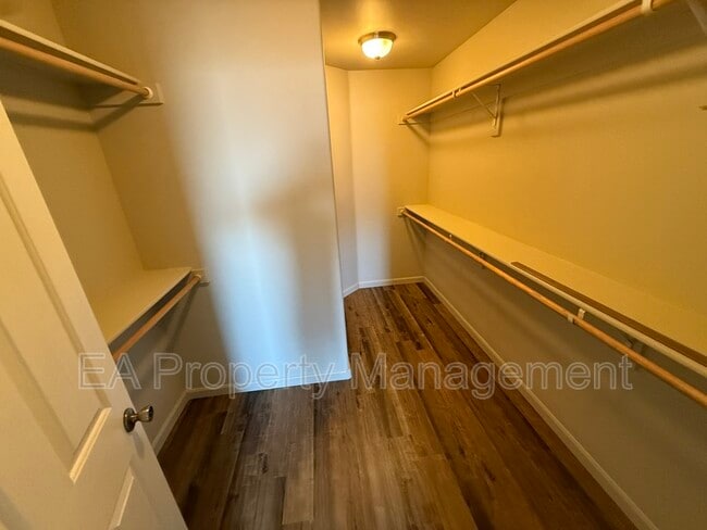 Building Photo - 927 Tieran Ct NE