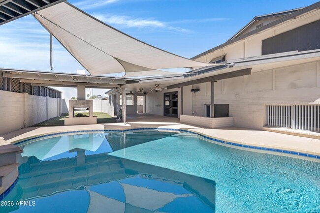 Building Photo - 1627 E Fremont Dr