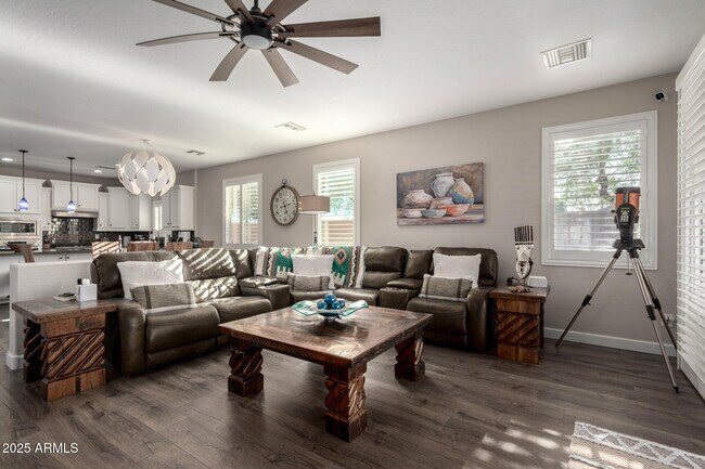 Building Photo - 7578 W Tierra Buena Ln