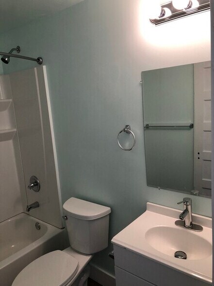 Building Photo - 55 Main St