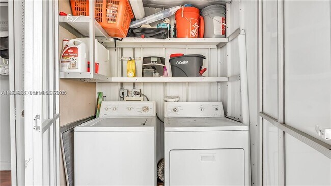 Building Photo - 703 Brittany Park