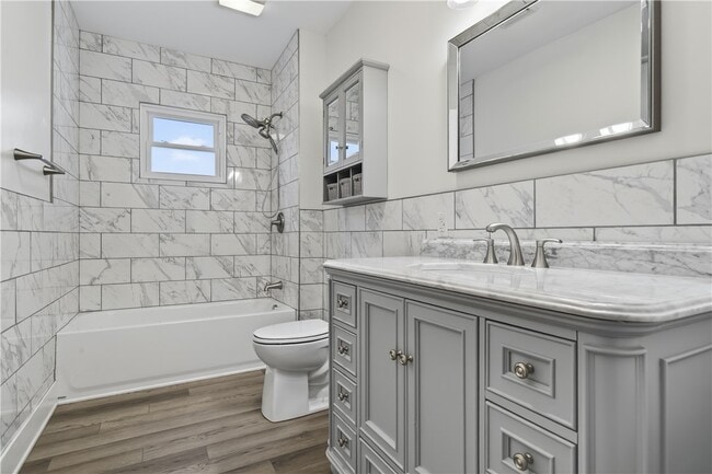 Building Photo - 38 Cedar St