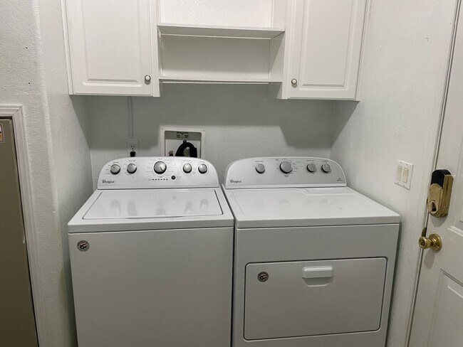 Building Photo - Sweeping Views of Cascade Valley