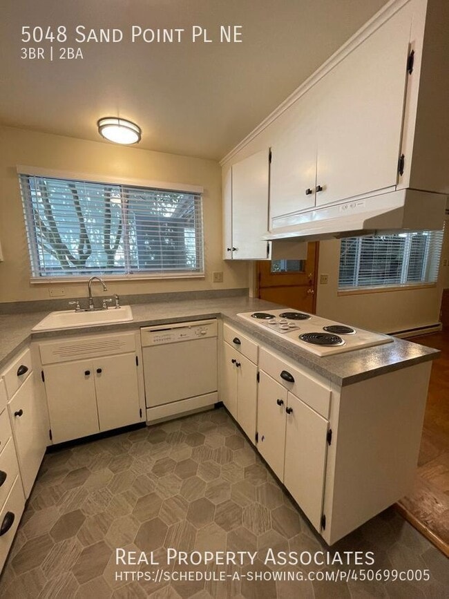 Building Photo - 5048 Sand Point Pl NE