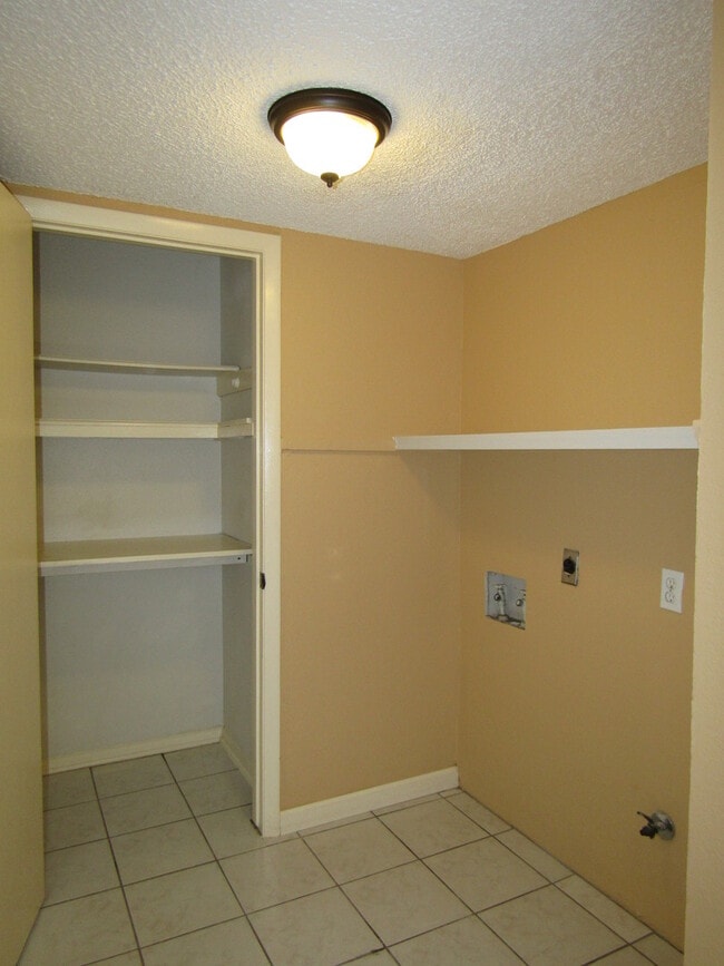 Building Photo - 7001 Winedale Dr