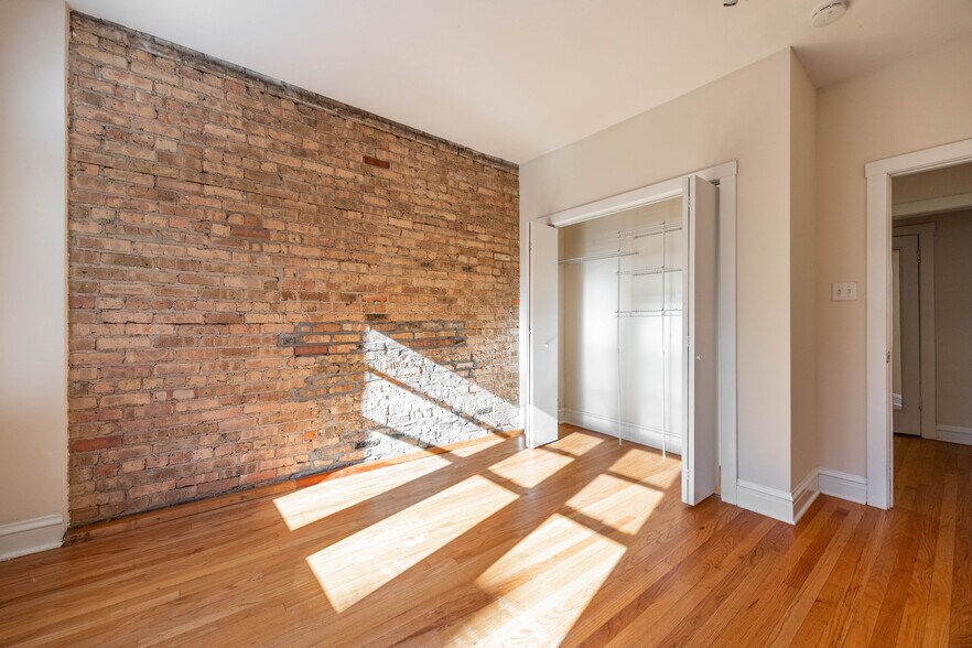 Building Photo - 3523 N Racine Ave