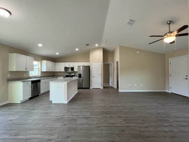 Building Photo - **MOVE-IN SPECIAL NO APPLICATION FEES FOR APPROVED APPLICANTS/2 WEEKS FREE RENT/Beautiful Home fo...