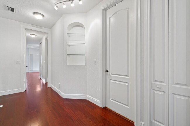 Building Photo - 1030 Murano Bay Dr
