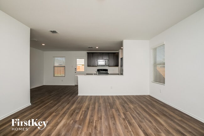 Building Photo - 1614 River Xing Dr