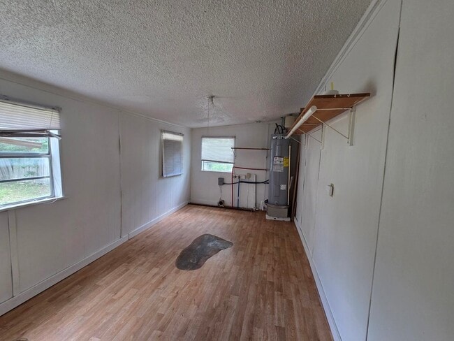 Building Photo - 3414 Riverside Dr