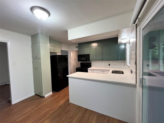 Building Photo - 1400 Fairground St