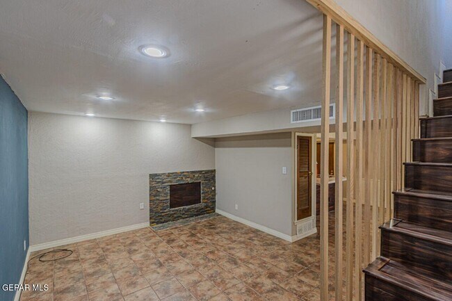 Building Photo - 11105 La Quinta Pl