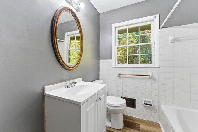 Building Photo - 1961 Valley Ridge Dr SW