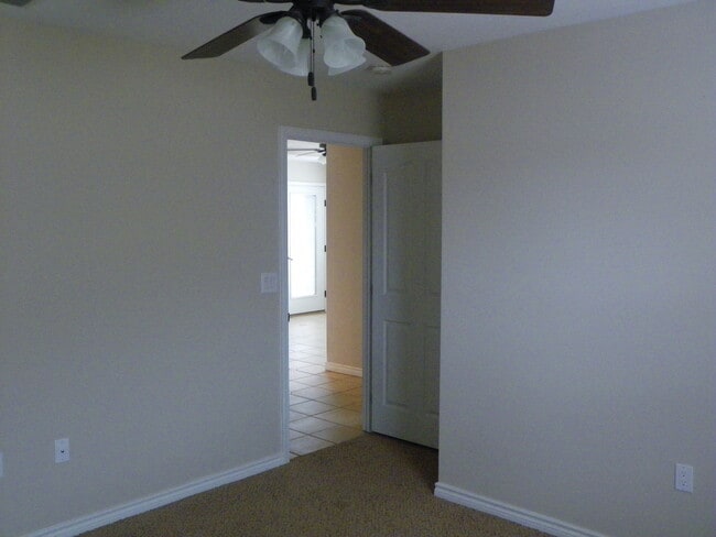 Building Photo - SPECTACULAR NEWER HOME, FIREPLACE, FORMAL ...