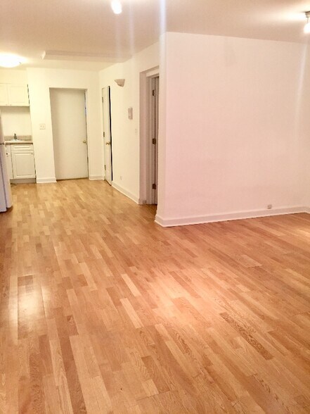 Building Photo - 1353 N State Pkwy