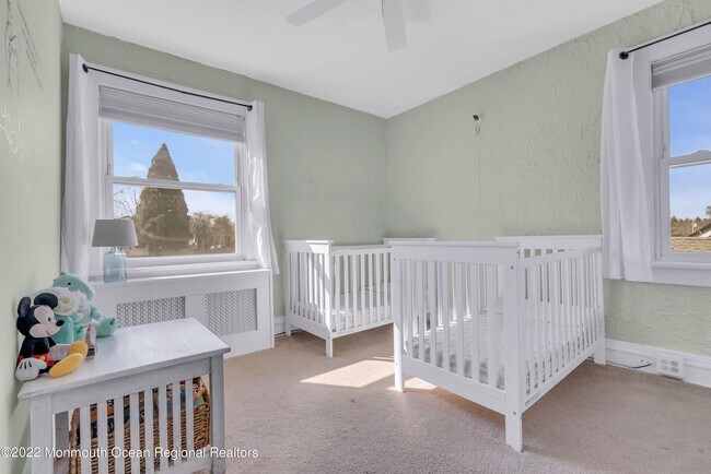 Building Photo - 102 Dixon Ave