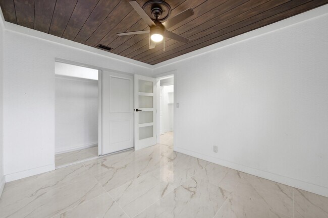 Building Photo - 2529 Rainbow Dr